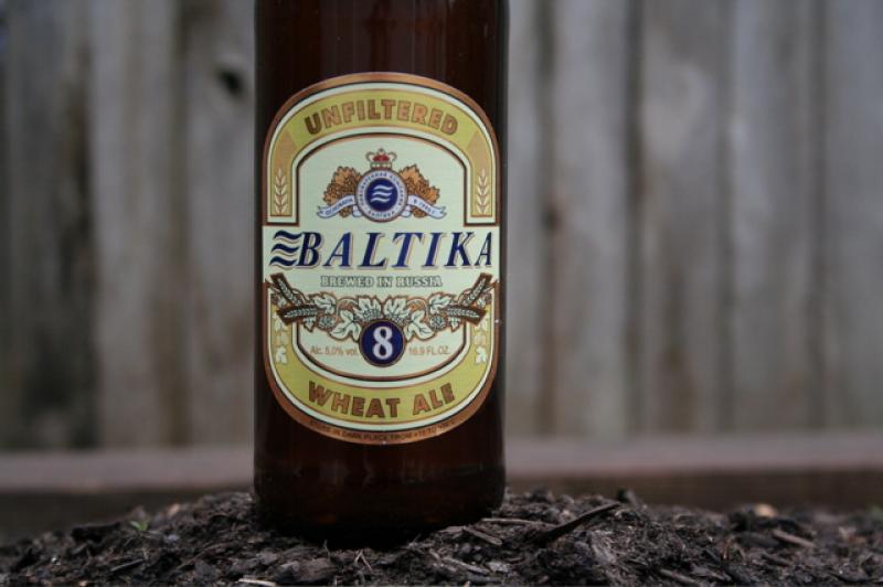 Baltika #8 Unfiltered Wheat Ale from Baltika Breweries — photo 1 of 4